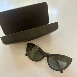 NWOT Versace women’s sunglasses